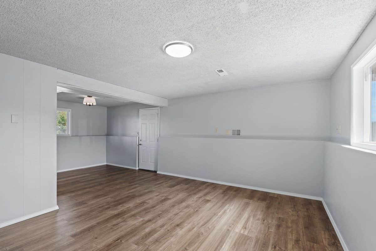 12505 E 31st Ave thumbnail 23