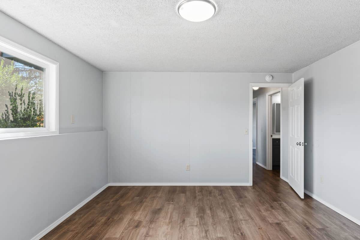 12505 E 31st Ave thumbnail 24