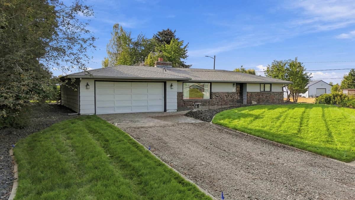 9811 N Edna St