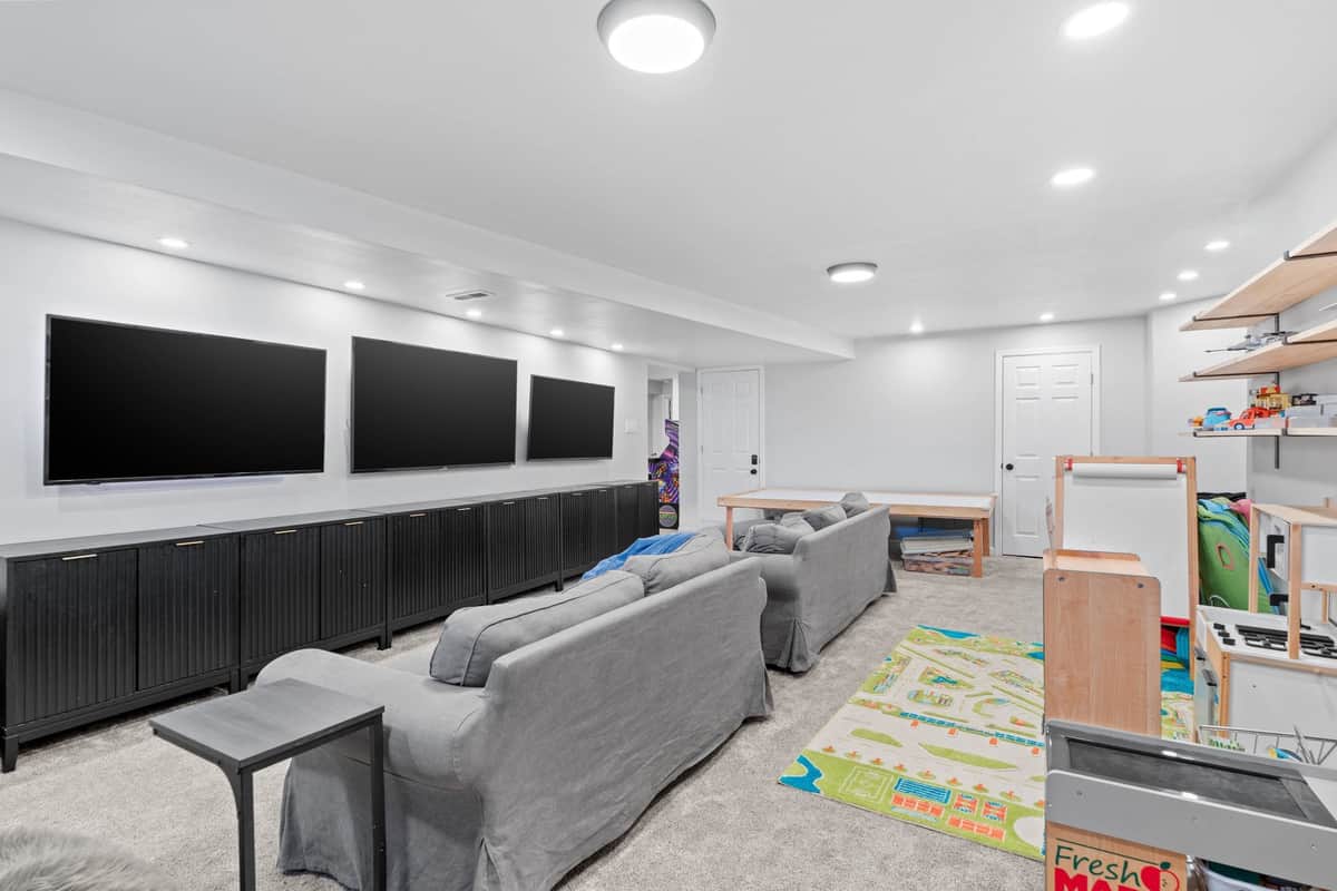 1029 W Crestview Rd thumbnail 31