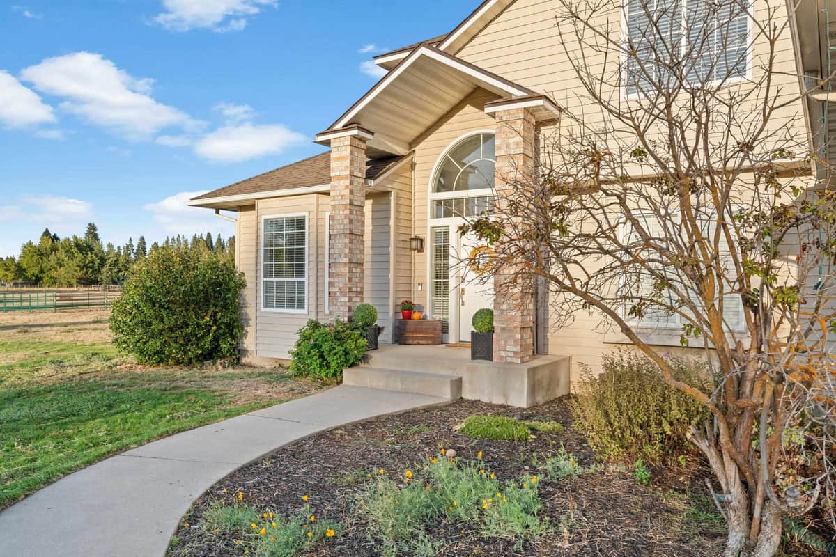 1029 W Crestview Rd thumbnail 3
