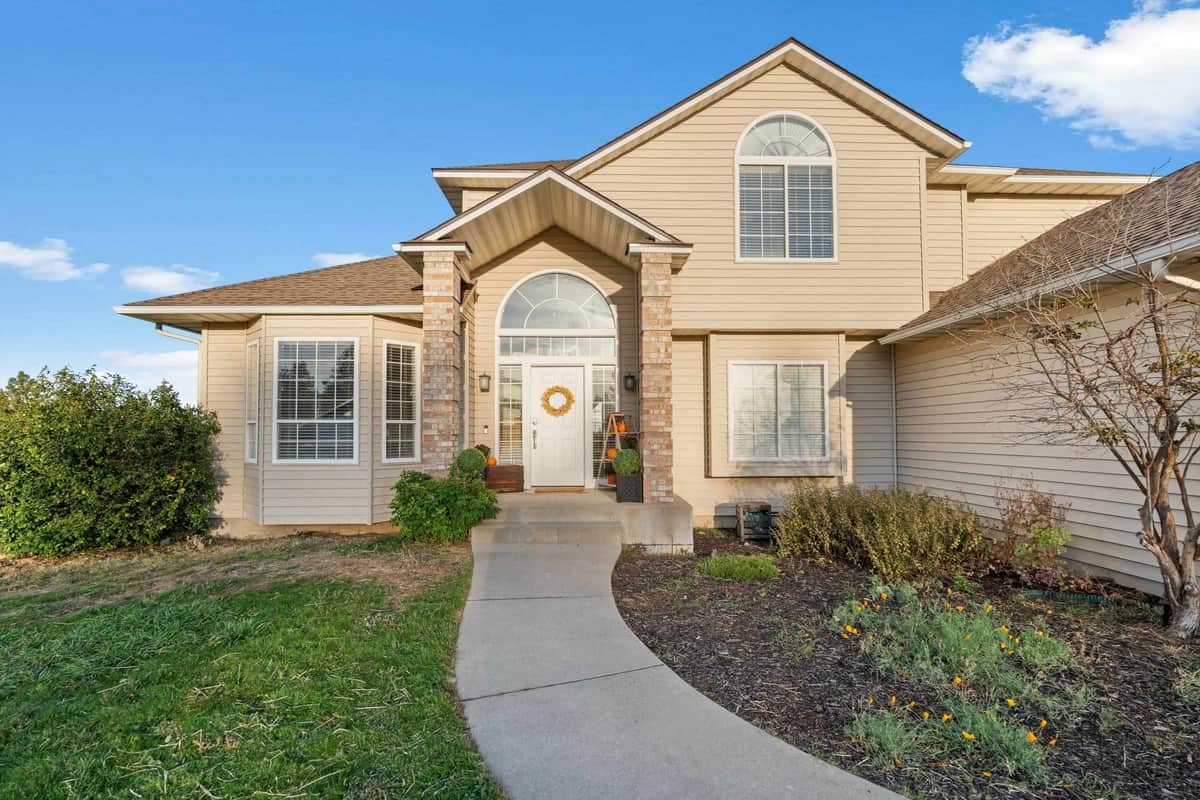 1029 W Crestview Rd thumbnail 2