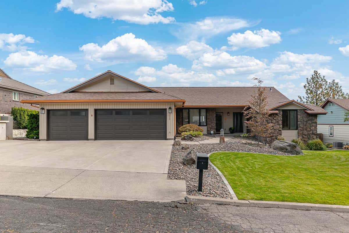 7518 N Panorama Dr