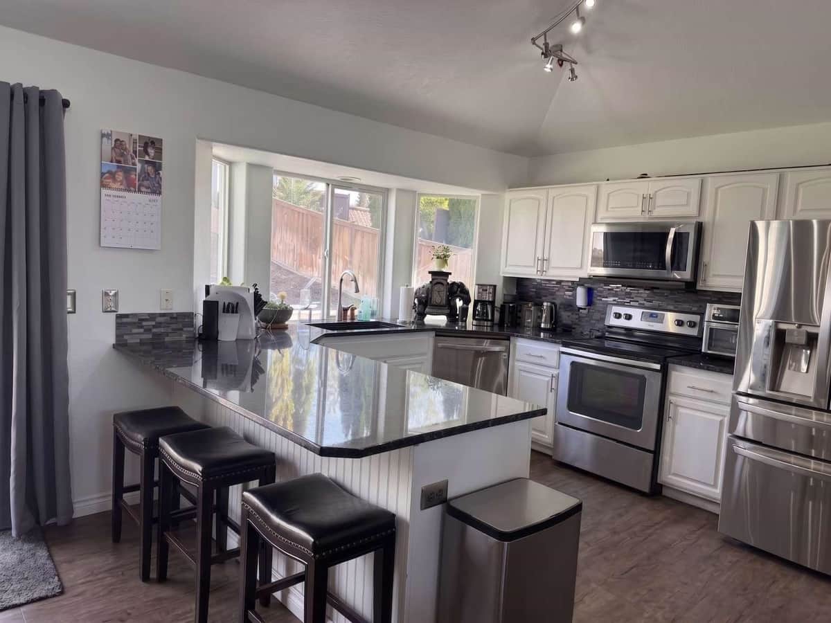 1112 Fox Ridge Rd thumbnail 5