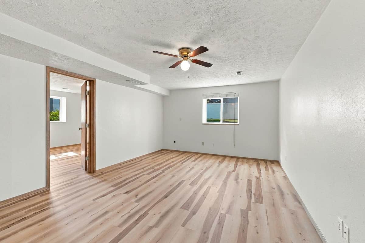11119 E Empire Ave thumbnail 19