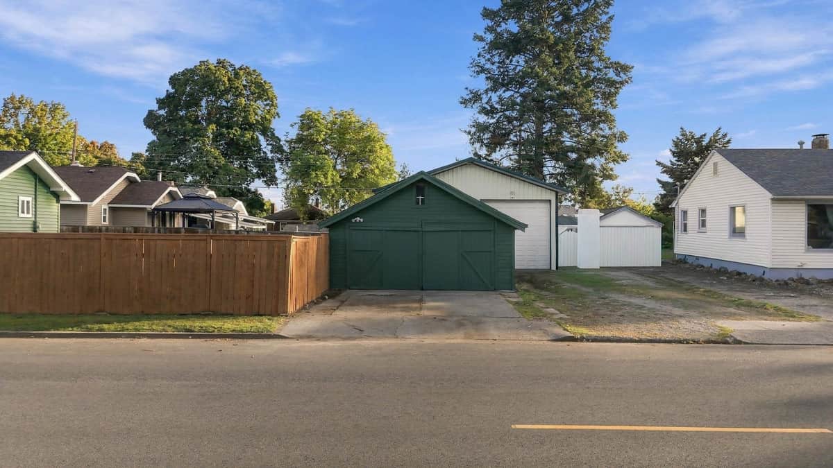 3825 N E St thumbnail 28