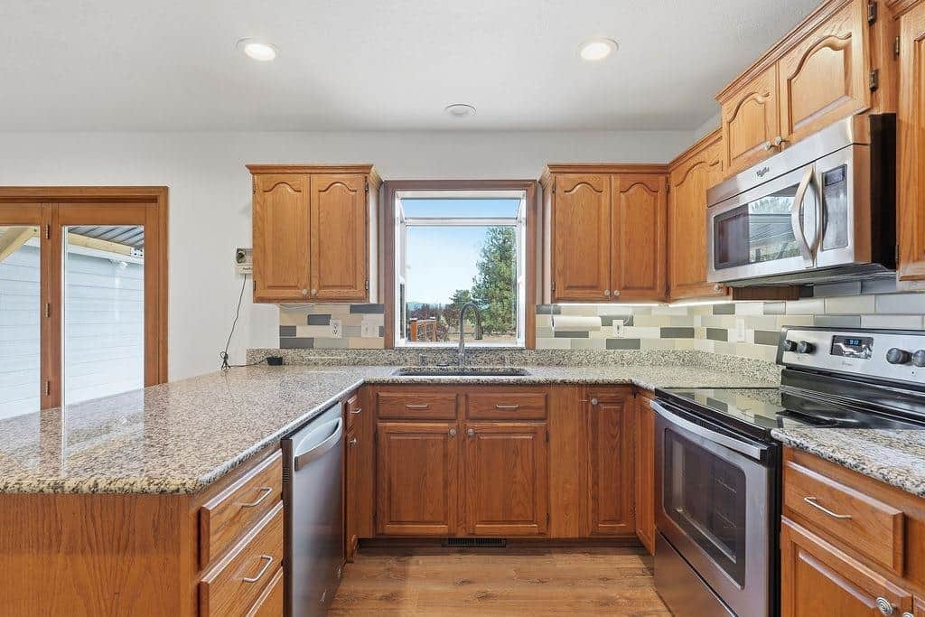 1427 E 6th St thumbnail 16