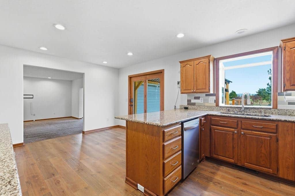 1427 E 6th St thumbnail 18