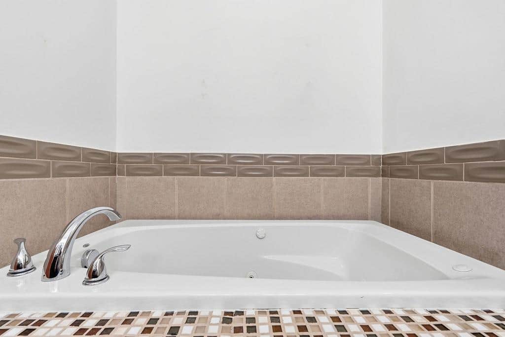 1427 E 6th St thumbnail 36