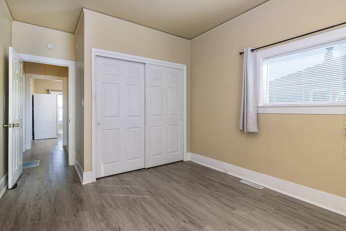 1111 E Longfellow Ave thumbnail 16