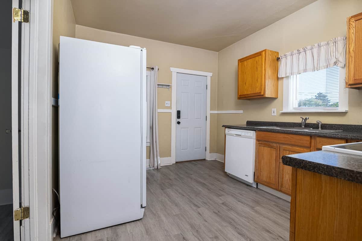 1111 E Longfellow Ave thumbnail 13