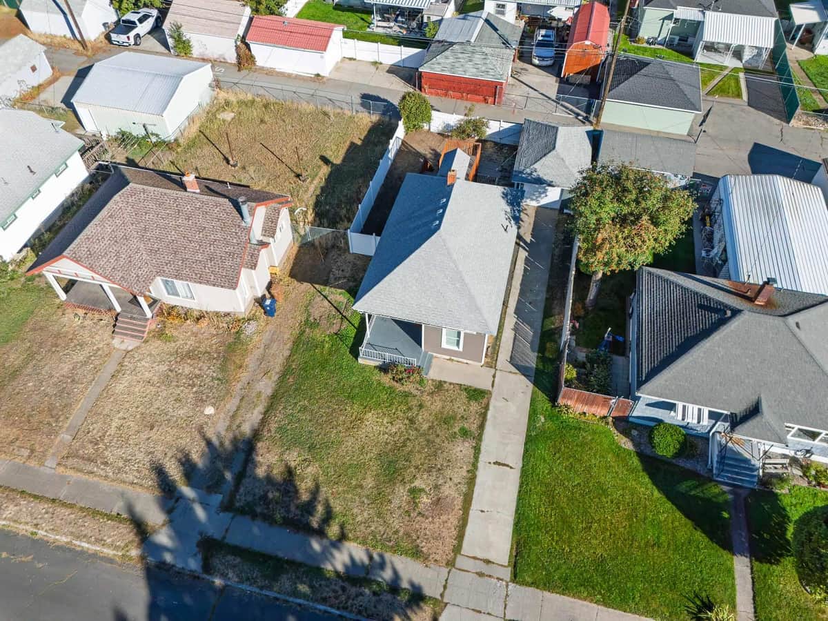 1111 E Longfellow Ave thumbnail 5