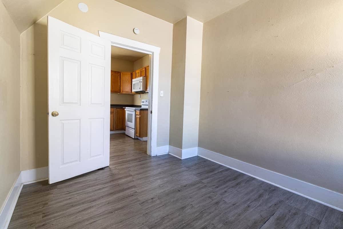 1111 E Longfellow Ave thumbnail 18