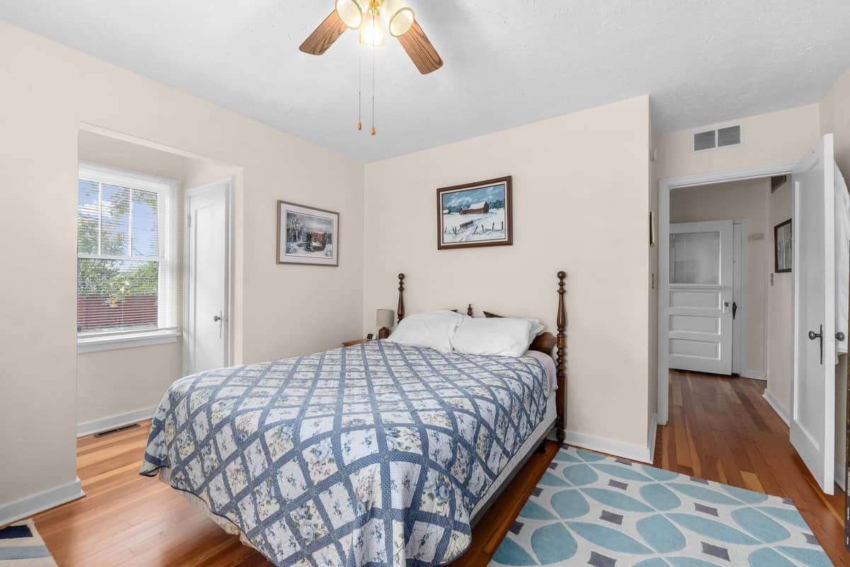 511 W clay Ave thumbnail 11
