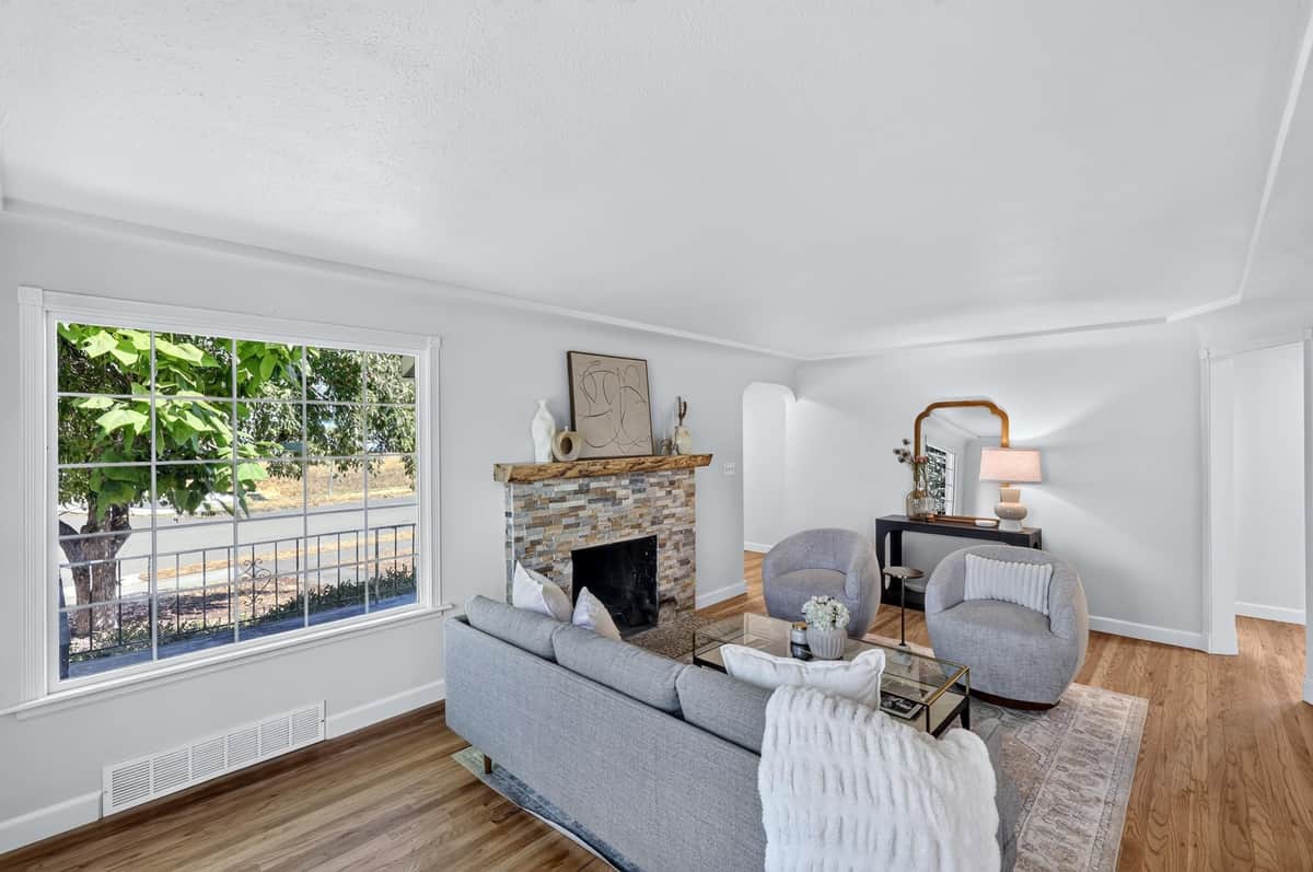 2821 W LONGFELLOW Ave thumbnail 3
