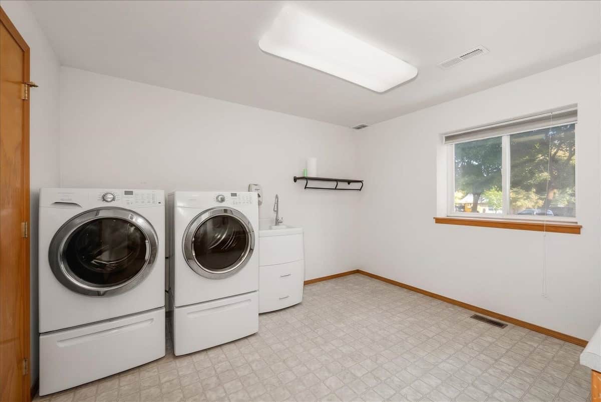 4256 E 26th Ave thumbnail 33