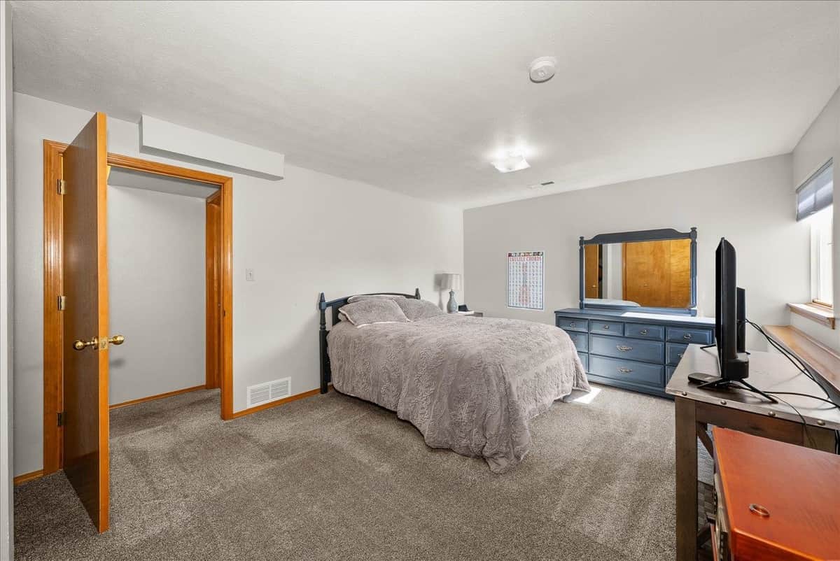 4256 E 26th Ave thumbnail 34