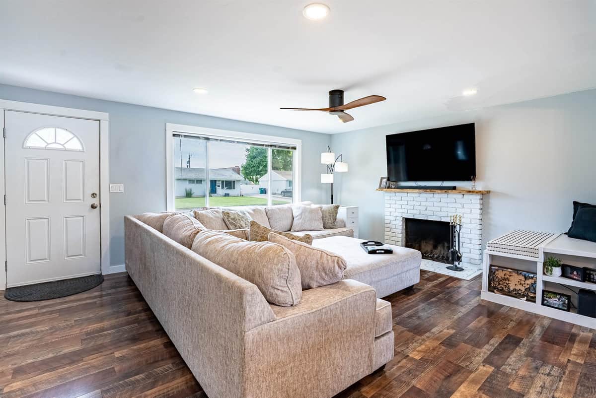 2811 E 39th Ave thumbnail 4