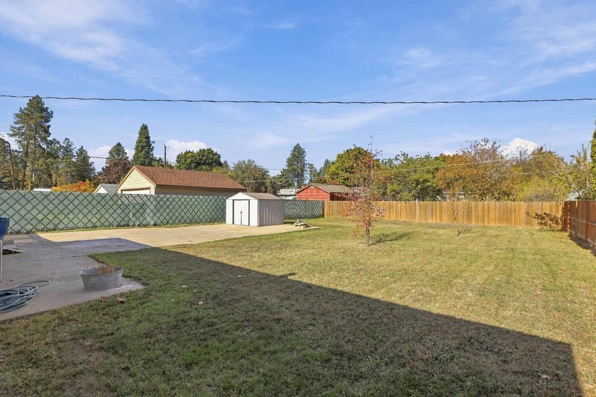 2811 E 39th Ave thumbnail 33