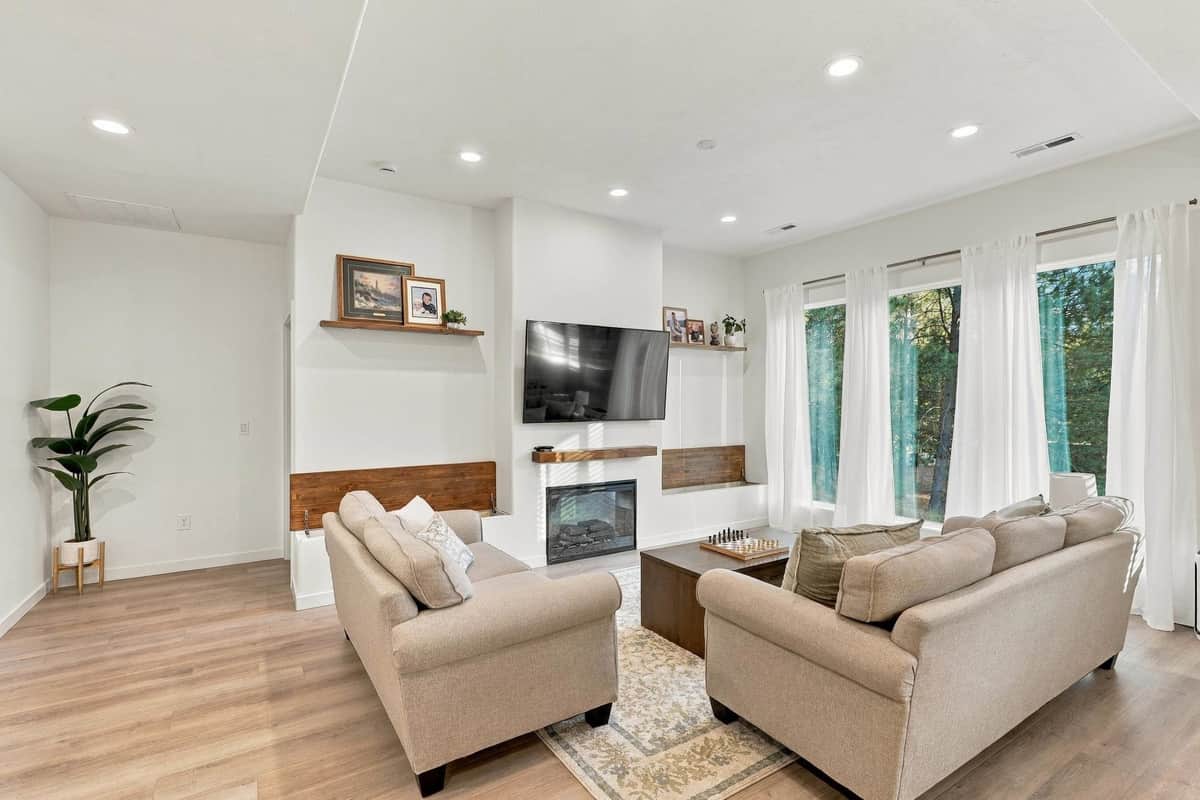 6924 E 11th Ave thumbnail 4
