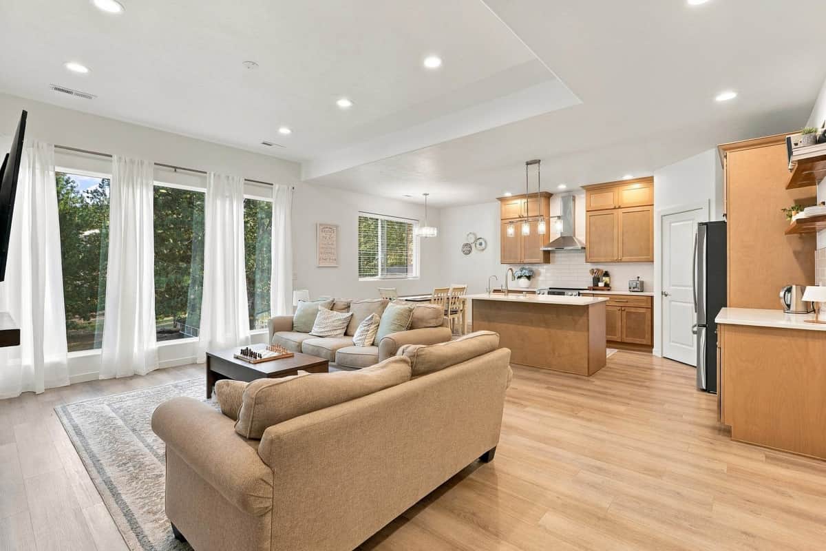6924 E 11th Ave thumbnail 6