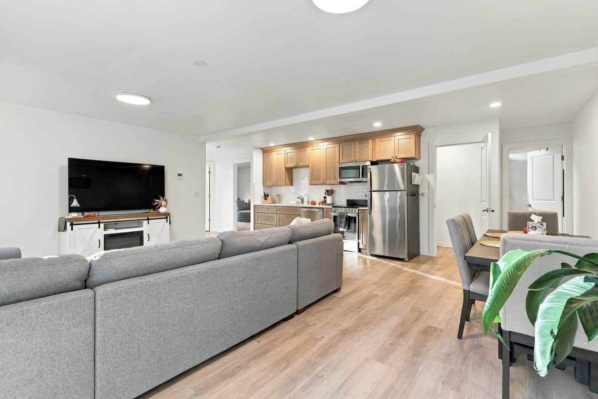 6924 E 11th Ave thumbnail 26
