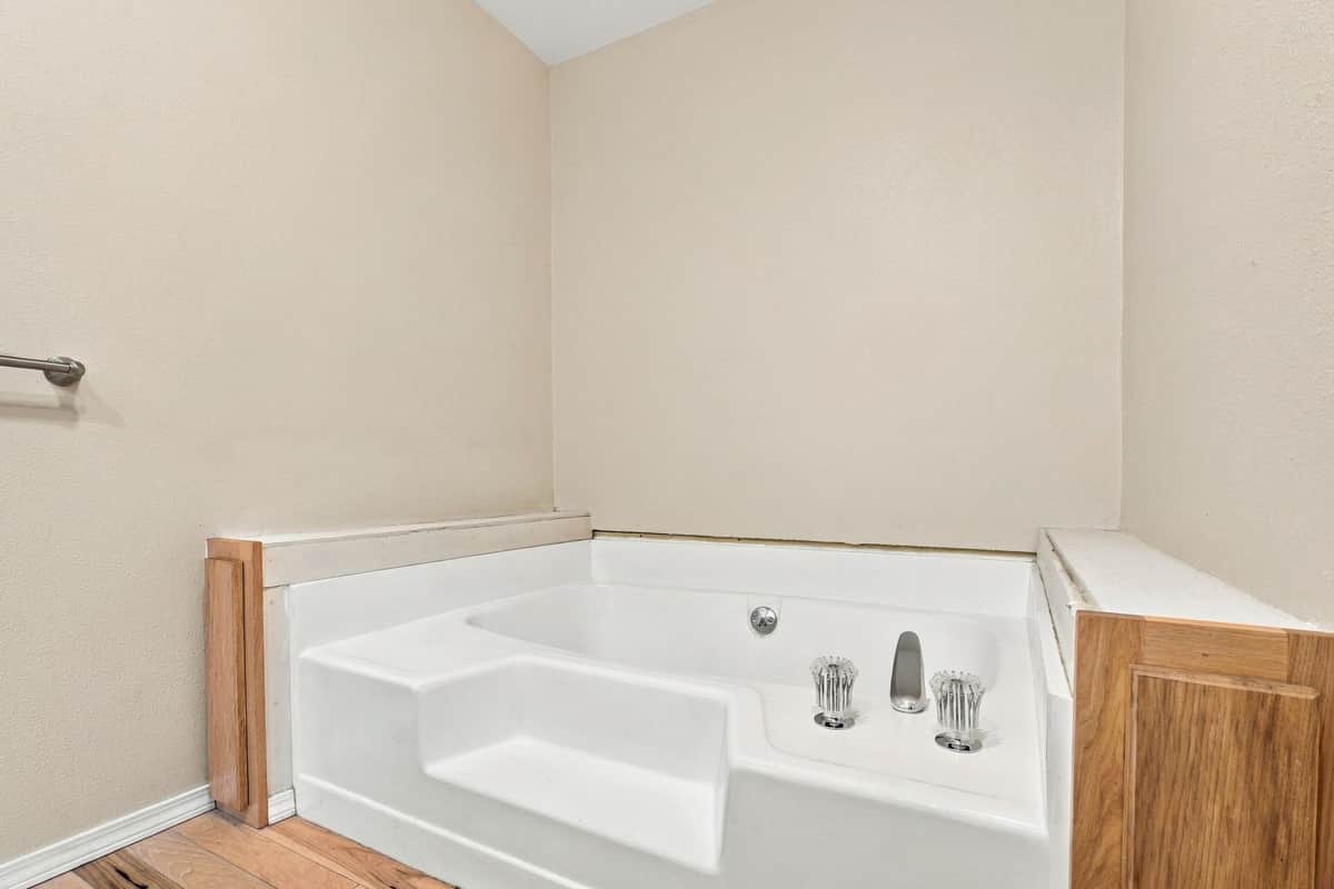 1205 E Lyons Ave thumbnail 19