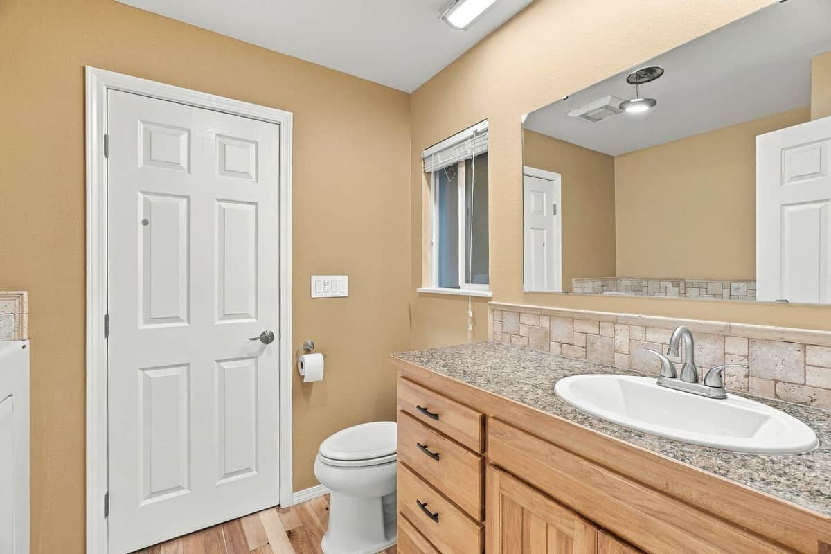 1205 E Lyons Ave thumbnail 23