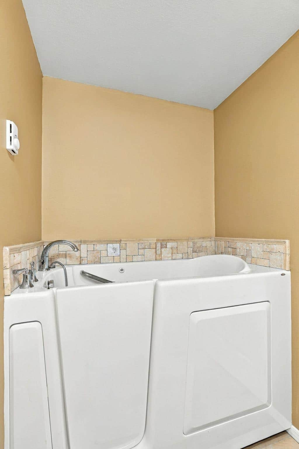1205 E Lyons Ave thumbnail 24