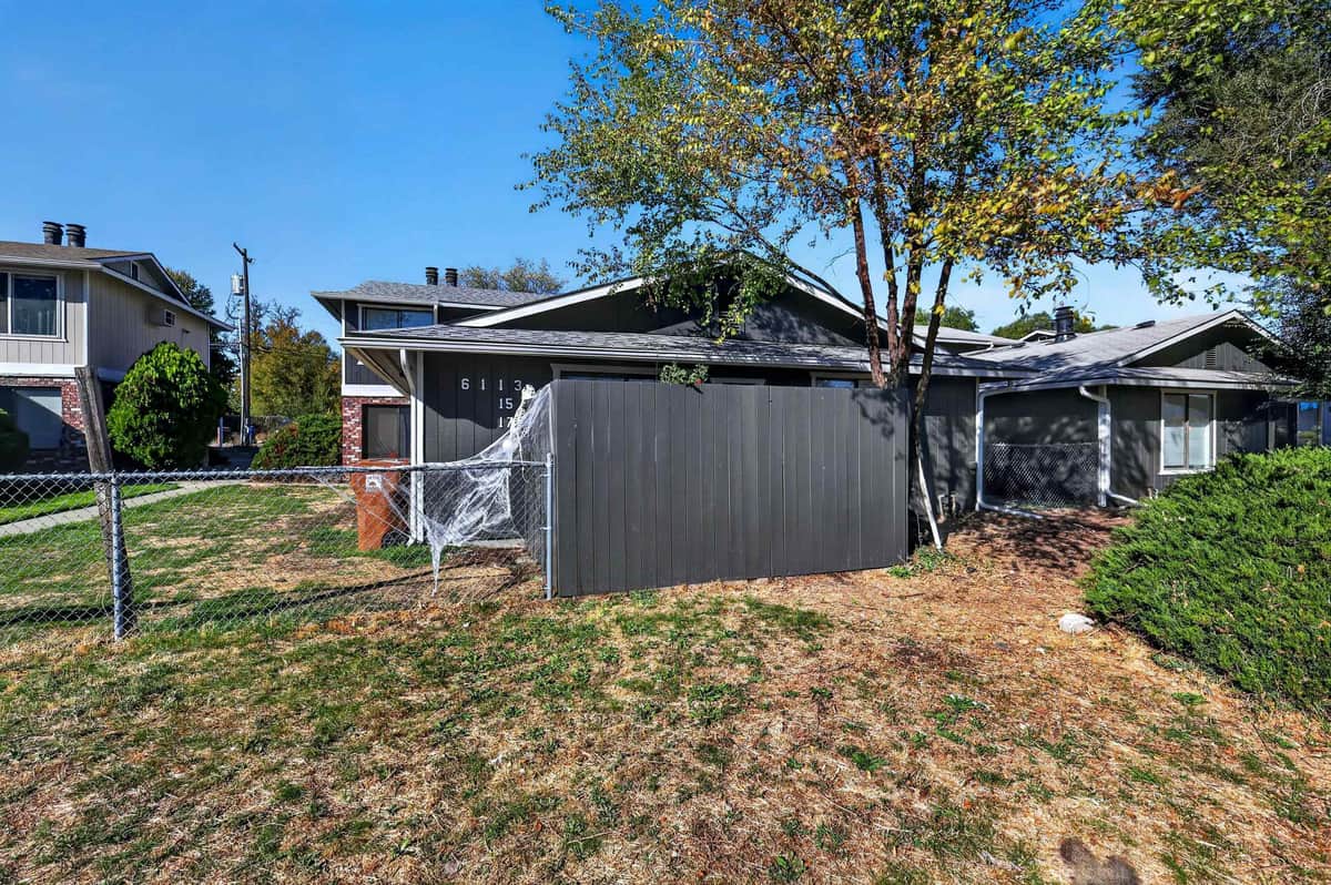 6113-6117 N Addison St thumbnail 5