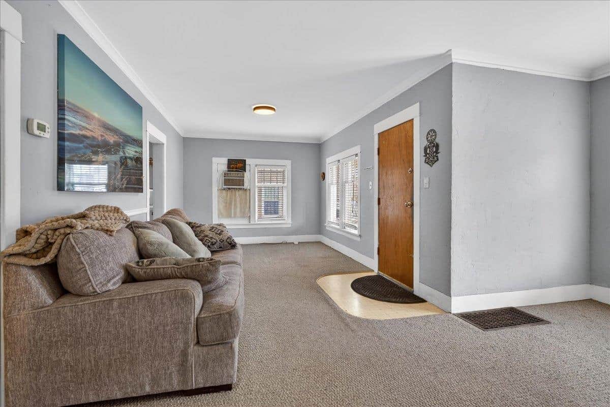 2927 E Wabash Ave thumbnail 3
