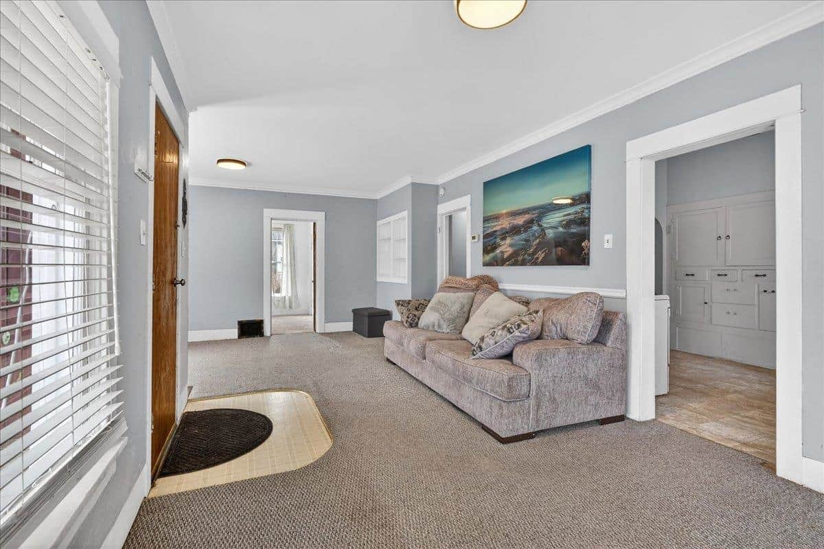 2927 E Wabash Ave thumbnail 5