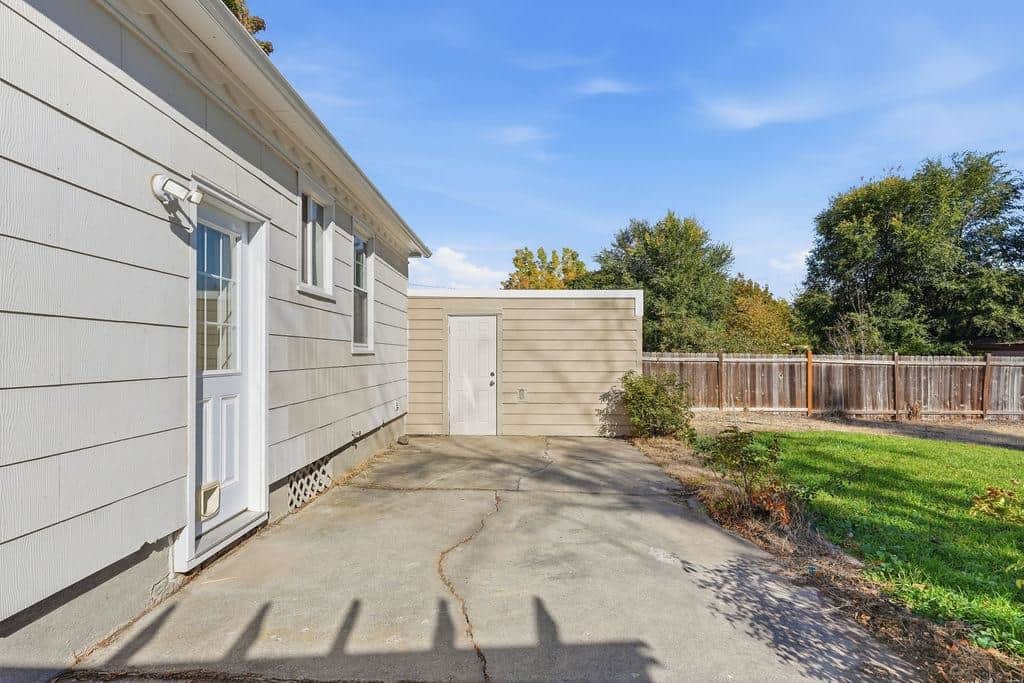 517 S Bowdish Rd thumbnail 32