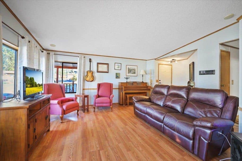 3316 E Valley Forge Ln thumbnail 2