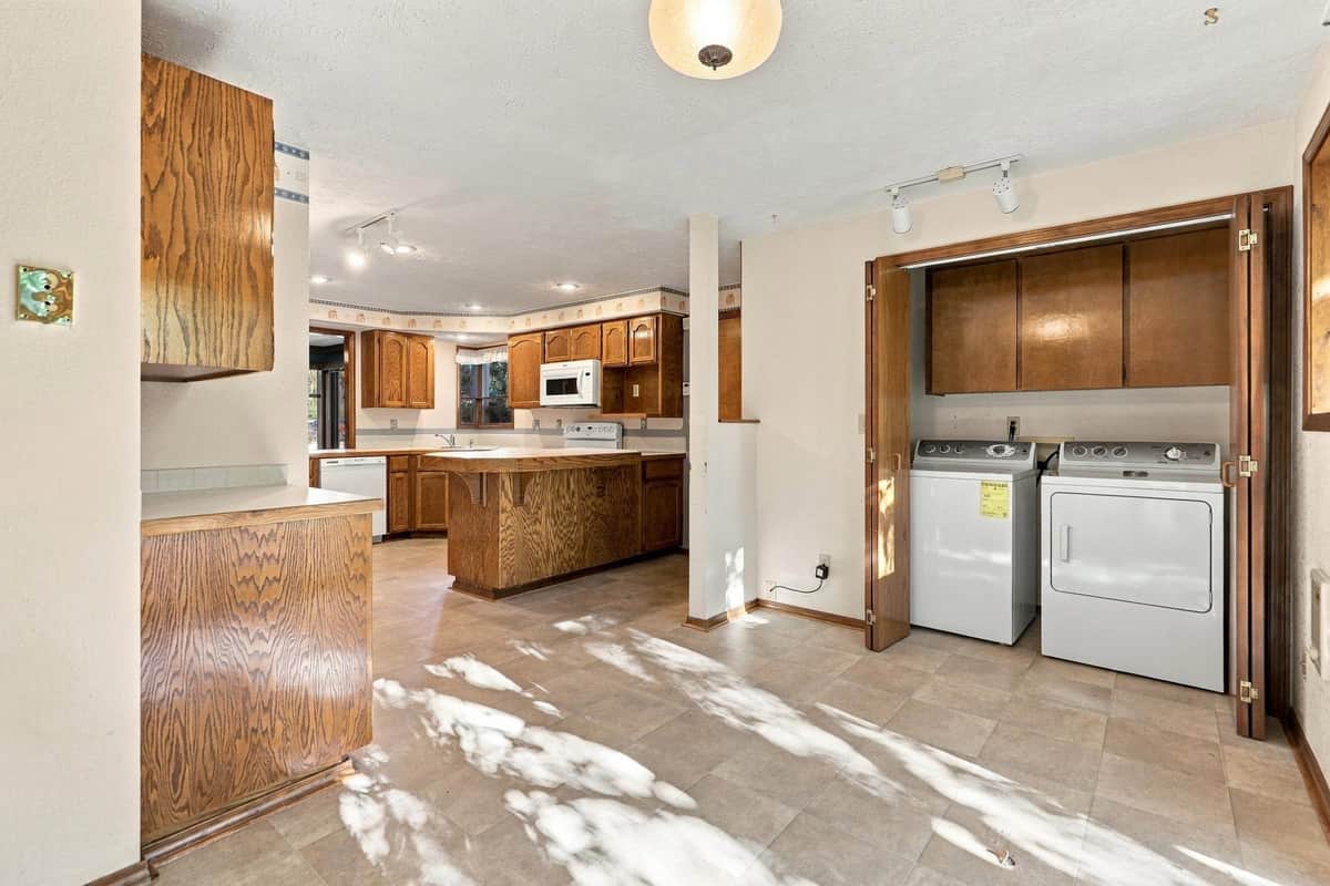 2110 E 56th Ct thumbnail 15
