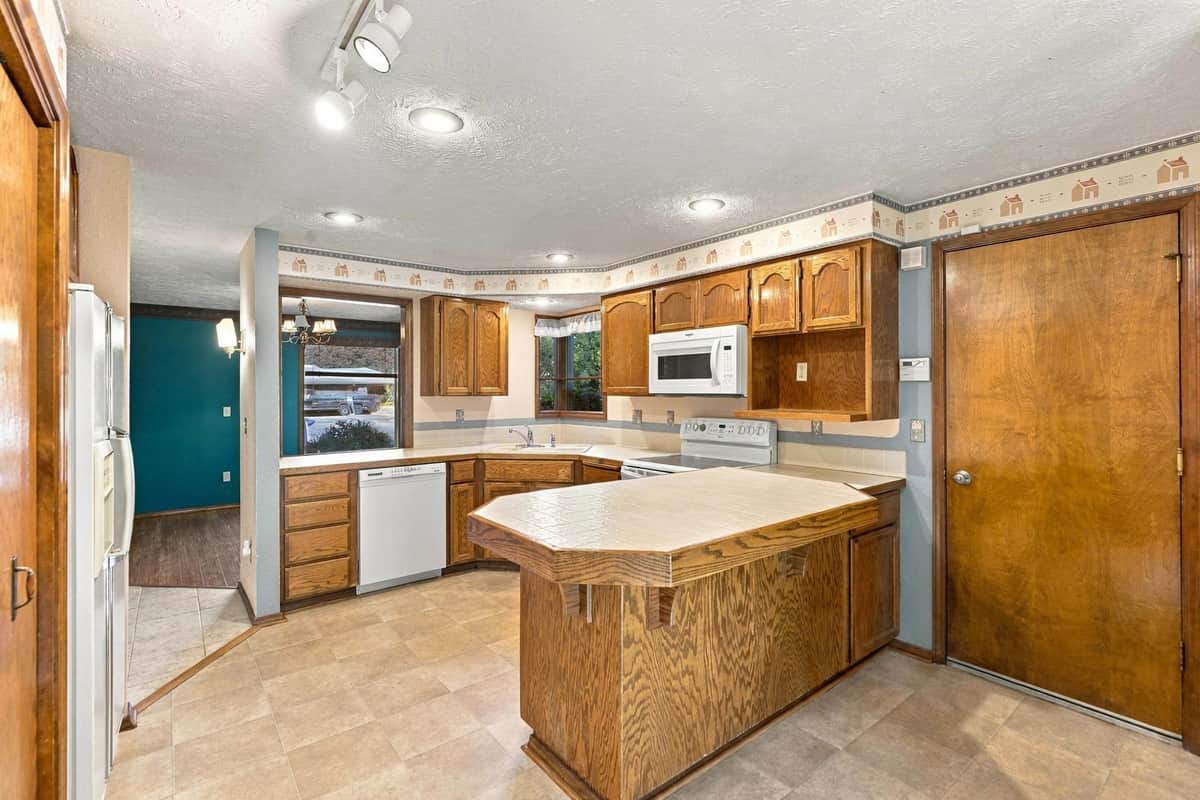 2110 E 56th Ct thumbnail 16