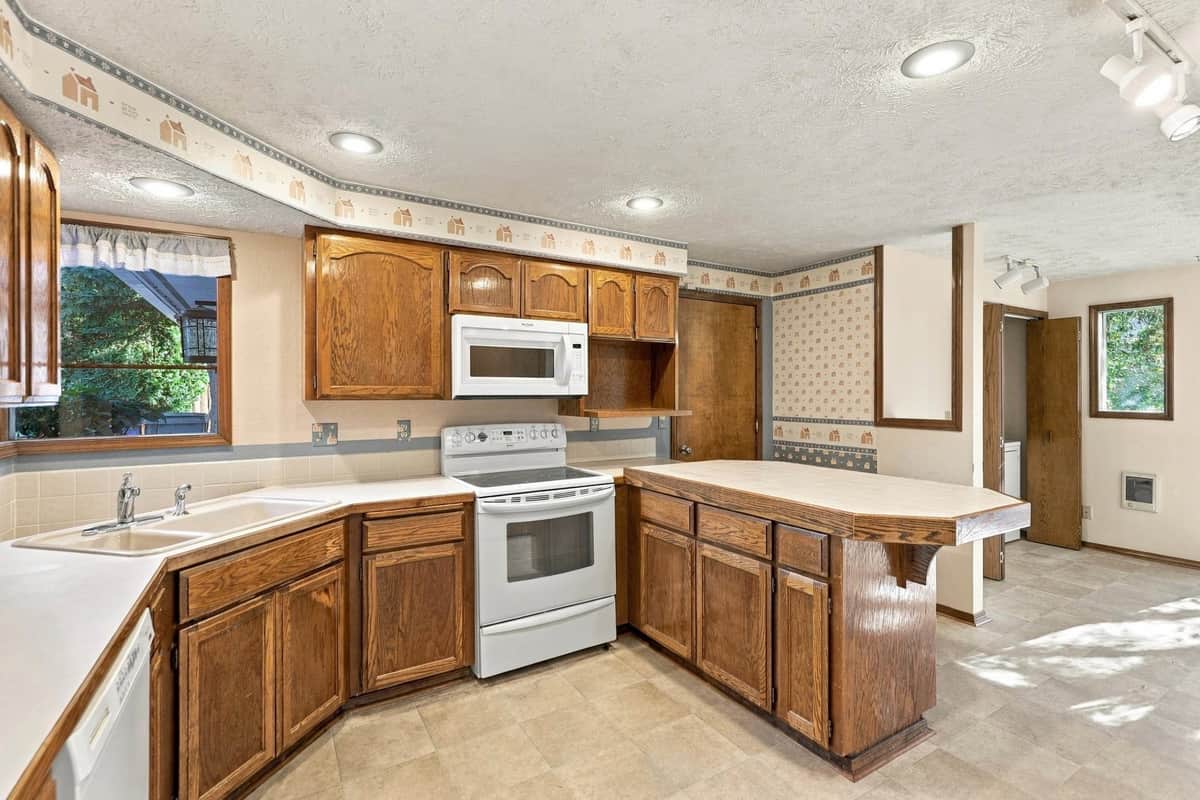 2110 E 56th Ct thumbnail 17