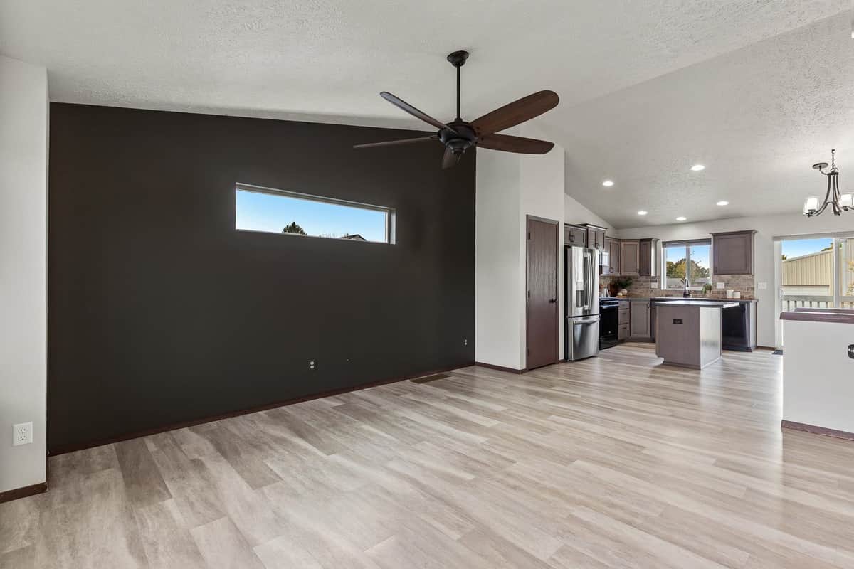 521 N Calvin Ln thumbnail 3