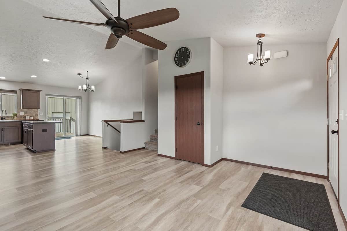 521 N Calvin Ln thumbnail 2