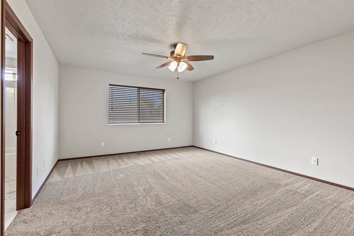521 N Calvin Ln thumbnail 11