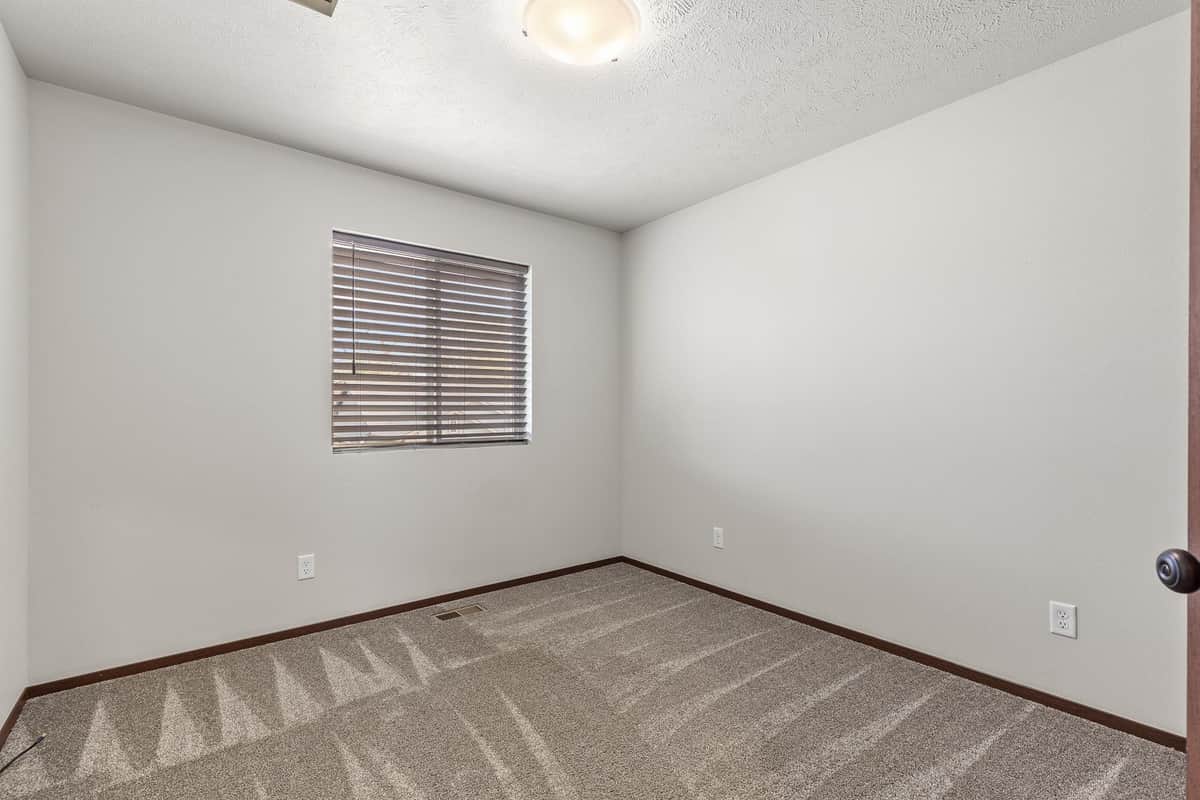 521 N Calvin Ln thumbnail 16