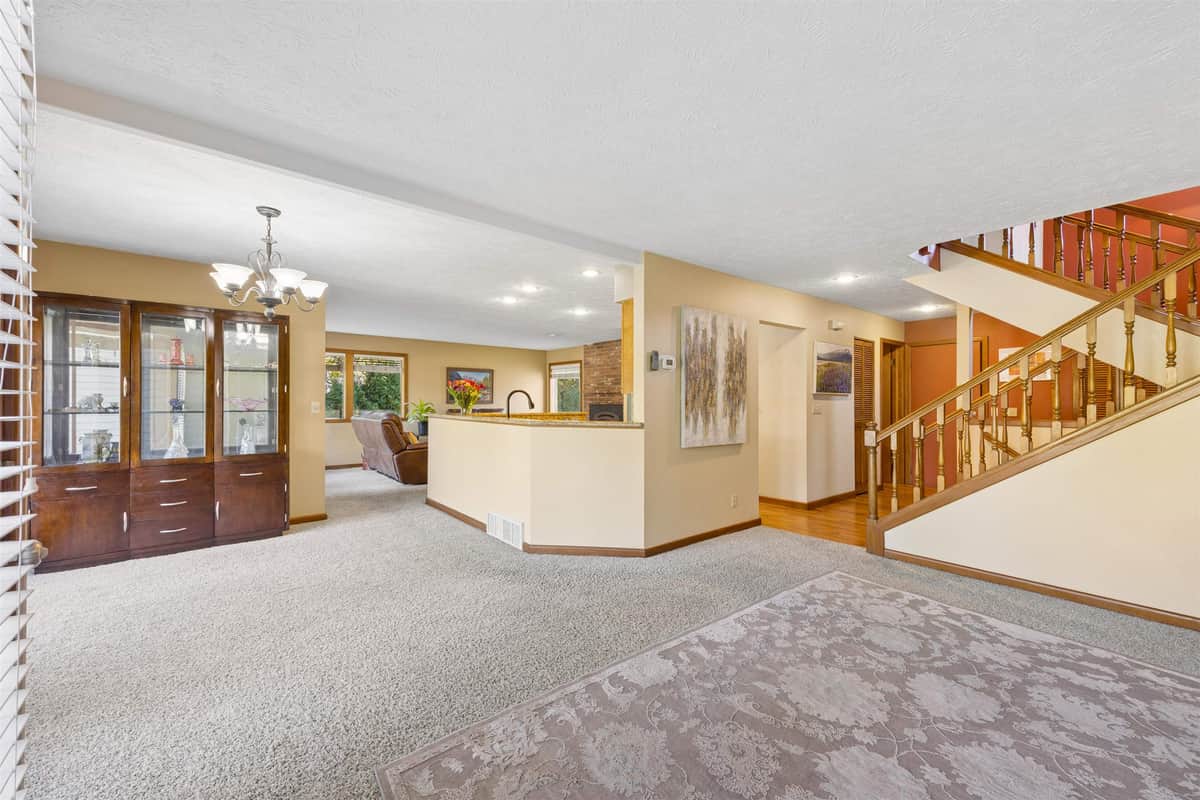 702 W Briar Cliff Ct thumbnail 13