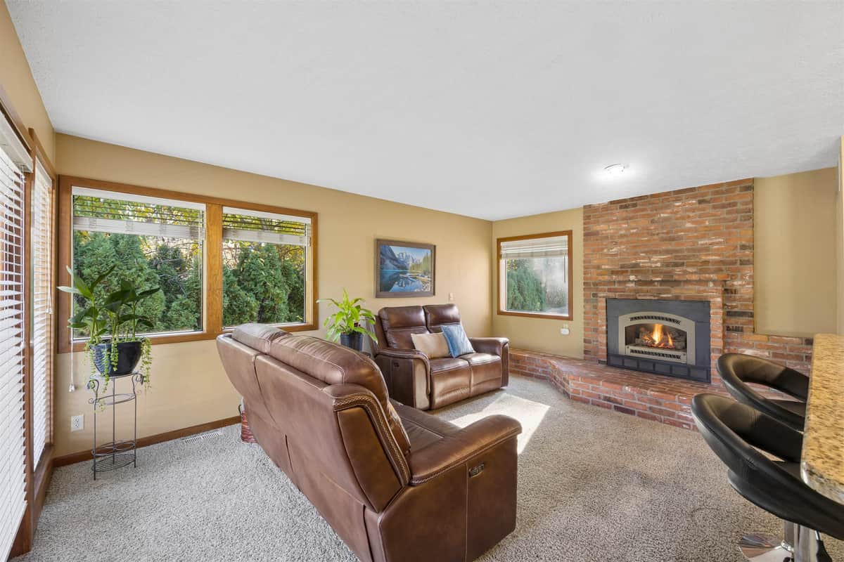 702 W Briar Cliff Ct thumbnail 7