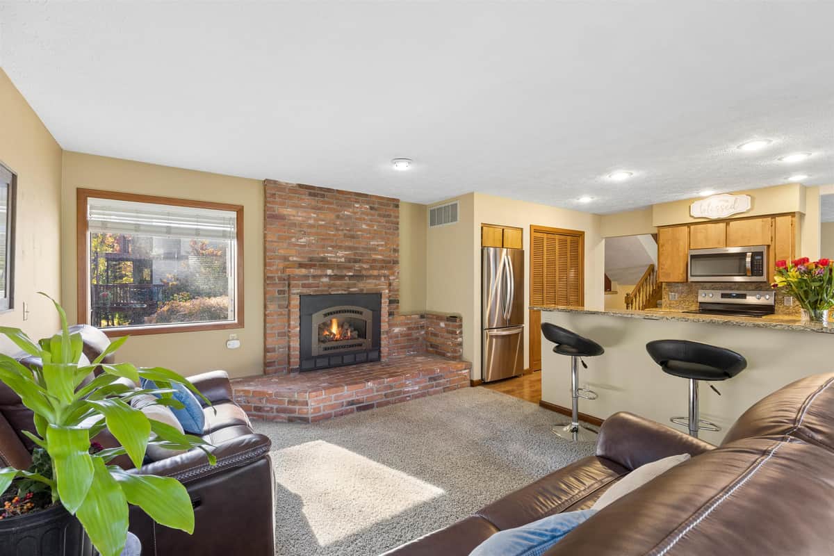 702 W Briar Cliff Ct thumbnail 6