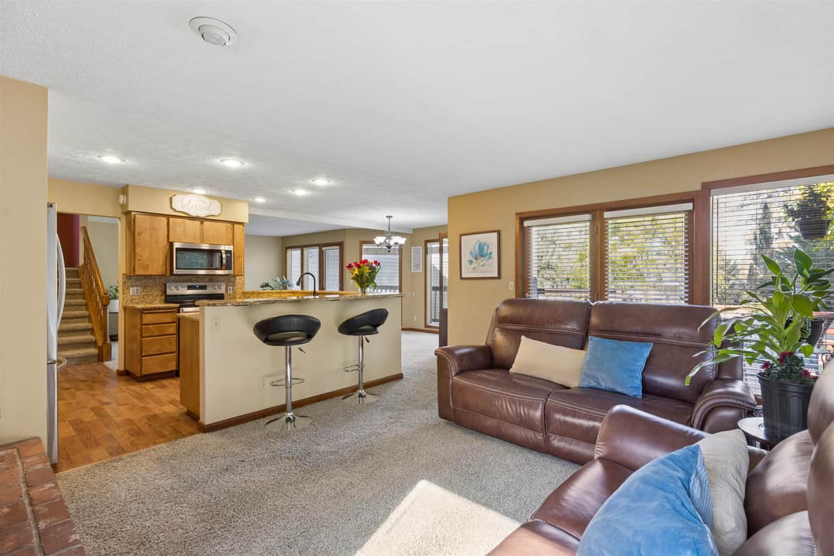 702 W Briar Cliff Ct thumbnail 5