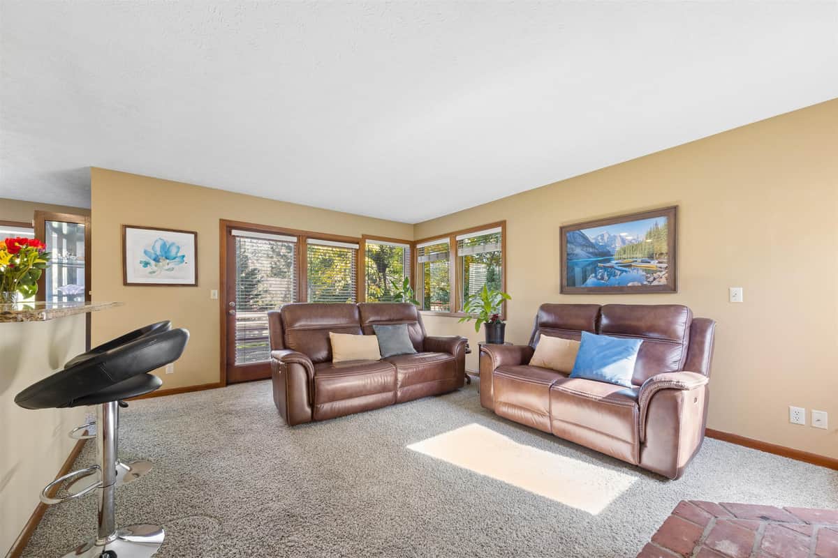 702 W Briar Cliff Ct thumbnail 8