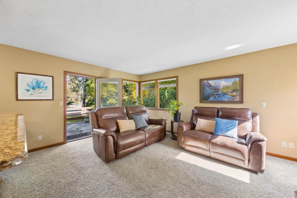 702 W Briar Cliff Ct thumbnail 9