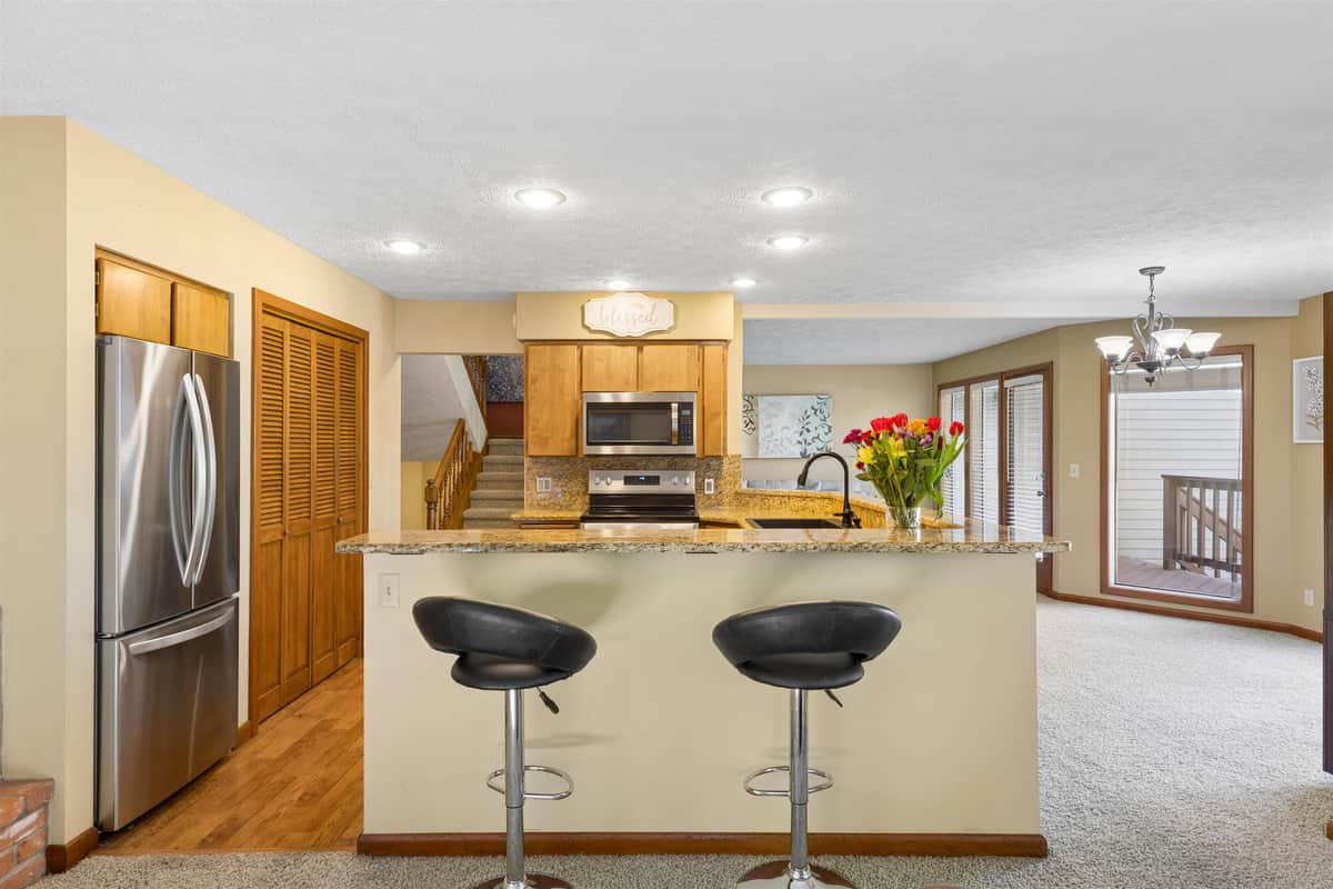 702 W Briar Cliff Ct thumbnail 4