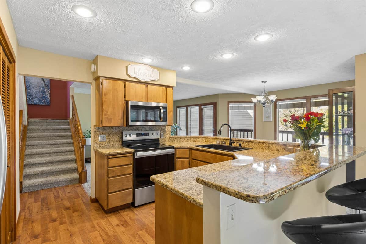 702 W Briar Cliff Ct thumbnail 3