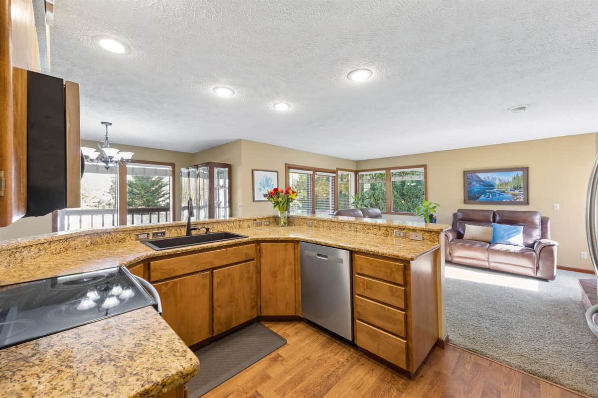 702 W Briar Cliff Ct thumbnail 2